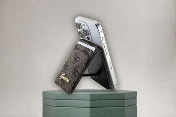 Guess Magnetik Kartlık Rehberi: Standlı Tasarım, 4G Desen ve Günlük Pratiklik