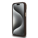 Apple iPhone 15 Kılıf Guess Kamera Standlı M-Safe Özellikli Kapak Üçgen Logo 4G Desenli Kahverengi
