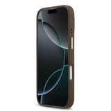 Apple iPhone 17 Kılıf Guess Magsafe Şarj Özellikli 4G Desenli PU Metal Plaka Klasik Logolu Kapak kahverengi