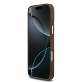 Apple iPhone 17 Pro Max Kılıf Guess M-safe Şarj Özellikli Gold Metal Kamera Çerçeveli PU Deri 4G Desen Yazı Logolu Kapak Kahverengi