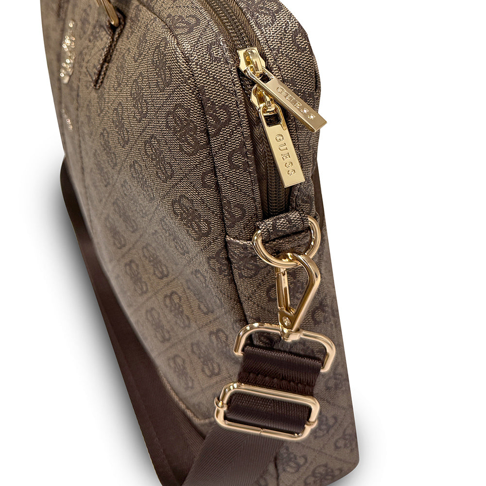 Guess 15 inç Laptop Notebook Çantası 4G Desenli Büyük 4G Logolu Omuz Askılı Kahverengi