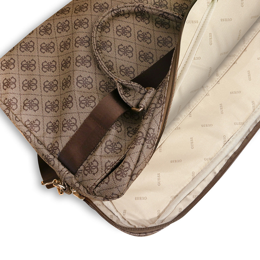 Guess 15 inç Laptop Notebook Çantası 4G Desenli Büyük 4G Logolu Omuz Askılı Kahverengi