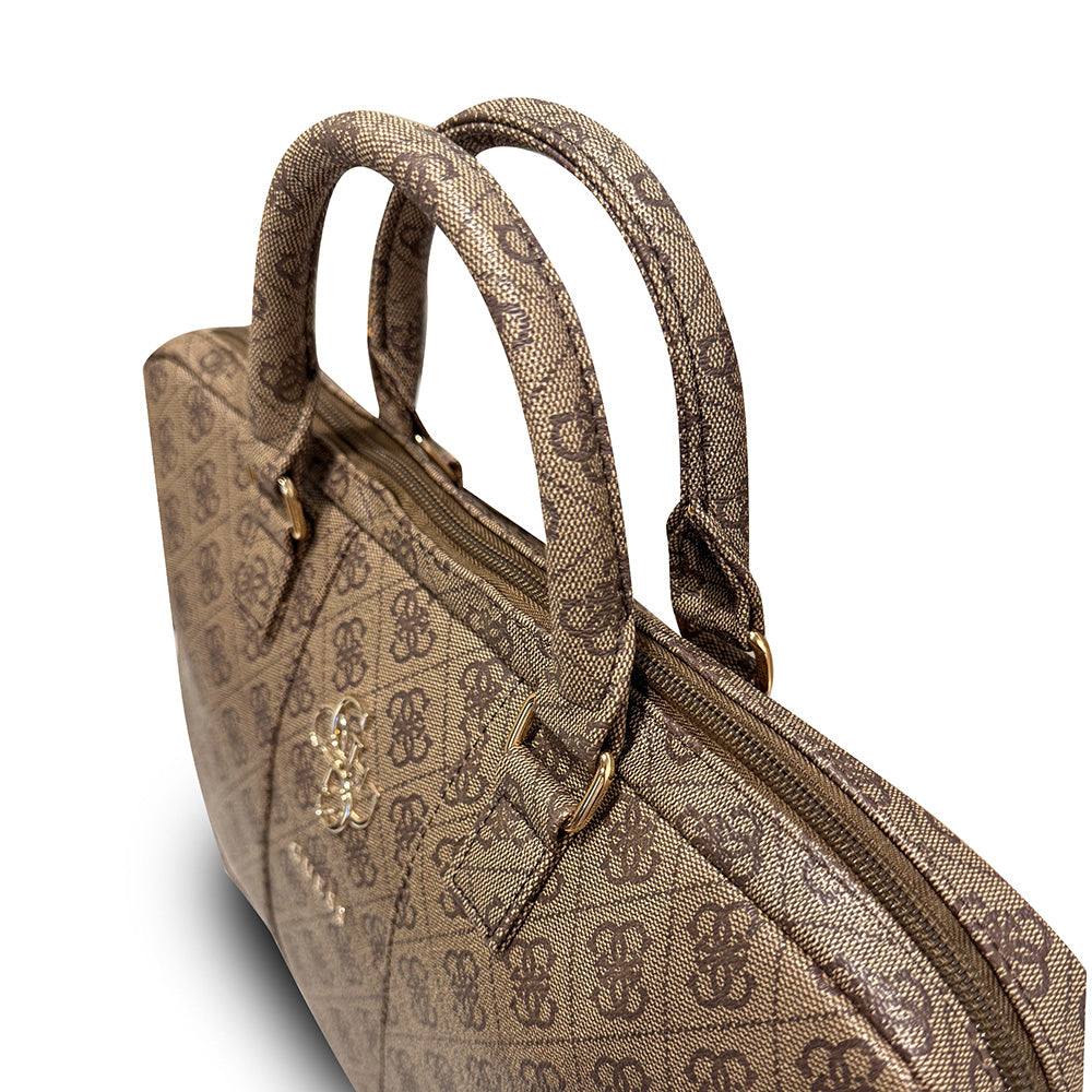 Guess 15 inç Laptop Notebook Çantası 4G Desenli Büyük 4G Logolu Omuz Askılı Kahverengi