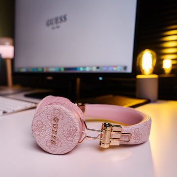 Guess Kulak Üstü Bluetooth Kulaklık 4G Metal Logolu PU Deri Tasarım Pembe