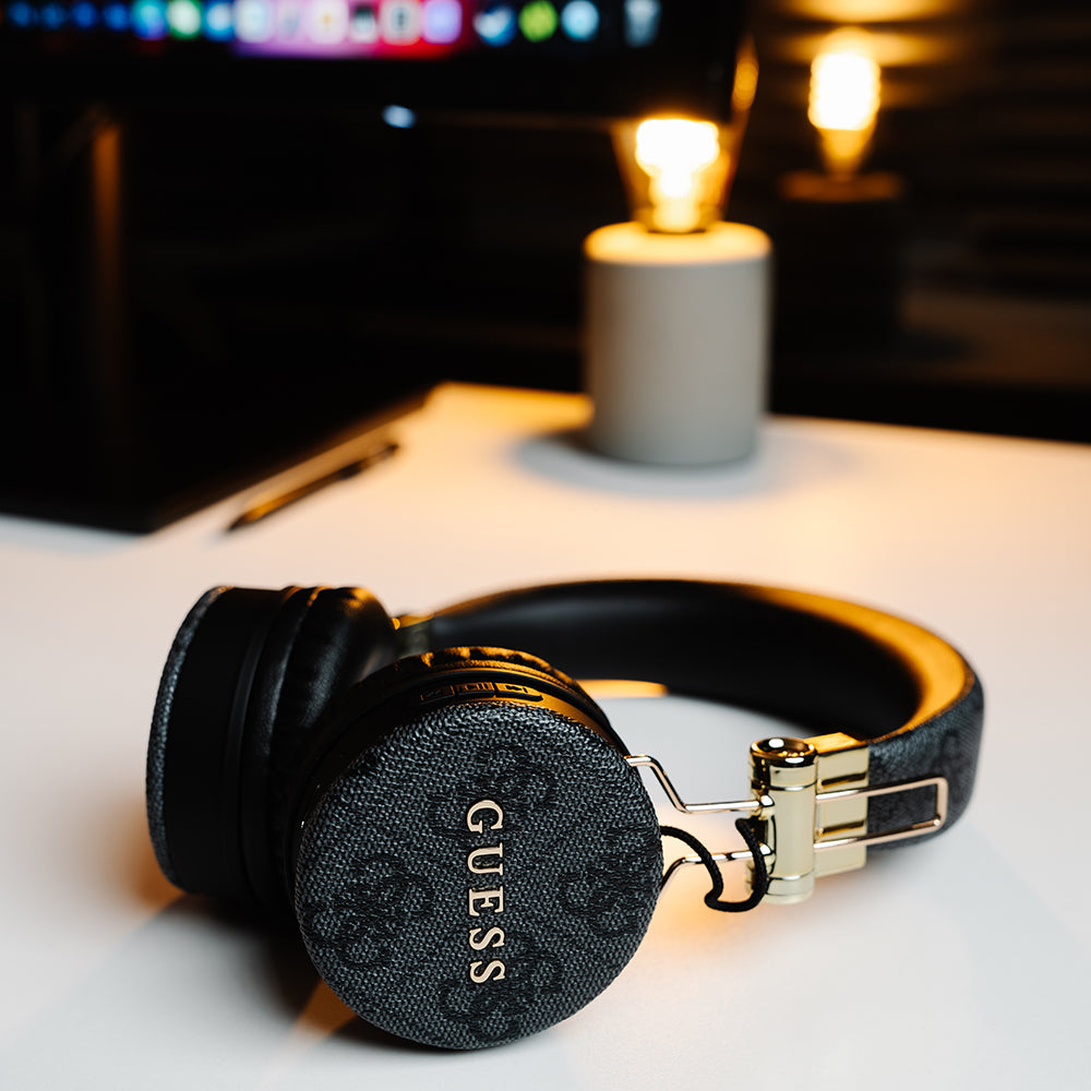 Guess Kulak Üstü Bluetooth Kulaklık 4G Metal Logolu PU Deri Tasarım Siyah