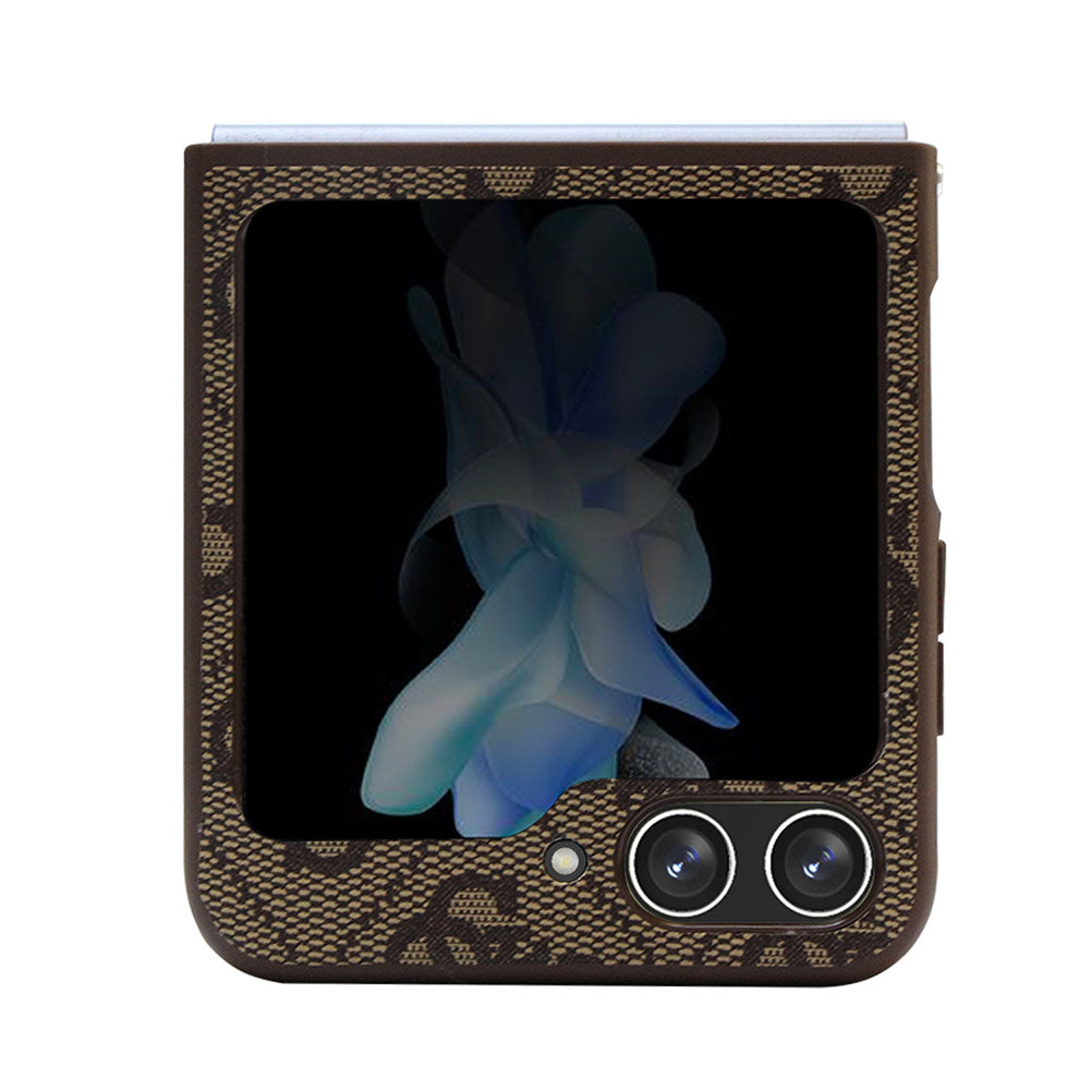 Galaxy Z Flip 5 Kılıf Guess PU Deri Taşlı Üçgen Logolu 4G Desenli Strass Kapak Kahverengi