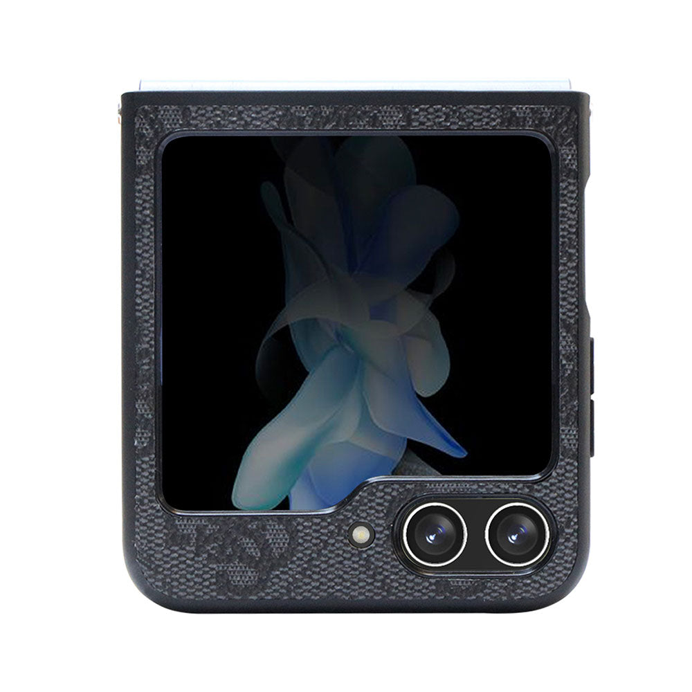 Galaxy Z Flip 5 Kılıf Guess PU Deri Taşlı Üçgen Logolu 4G Desenli Strass Kapak Siyah